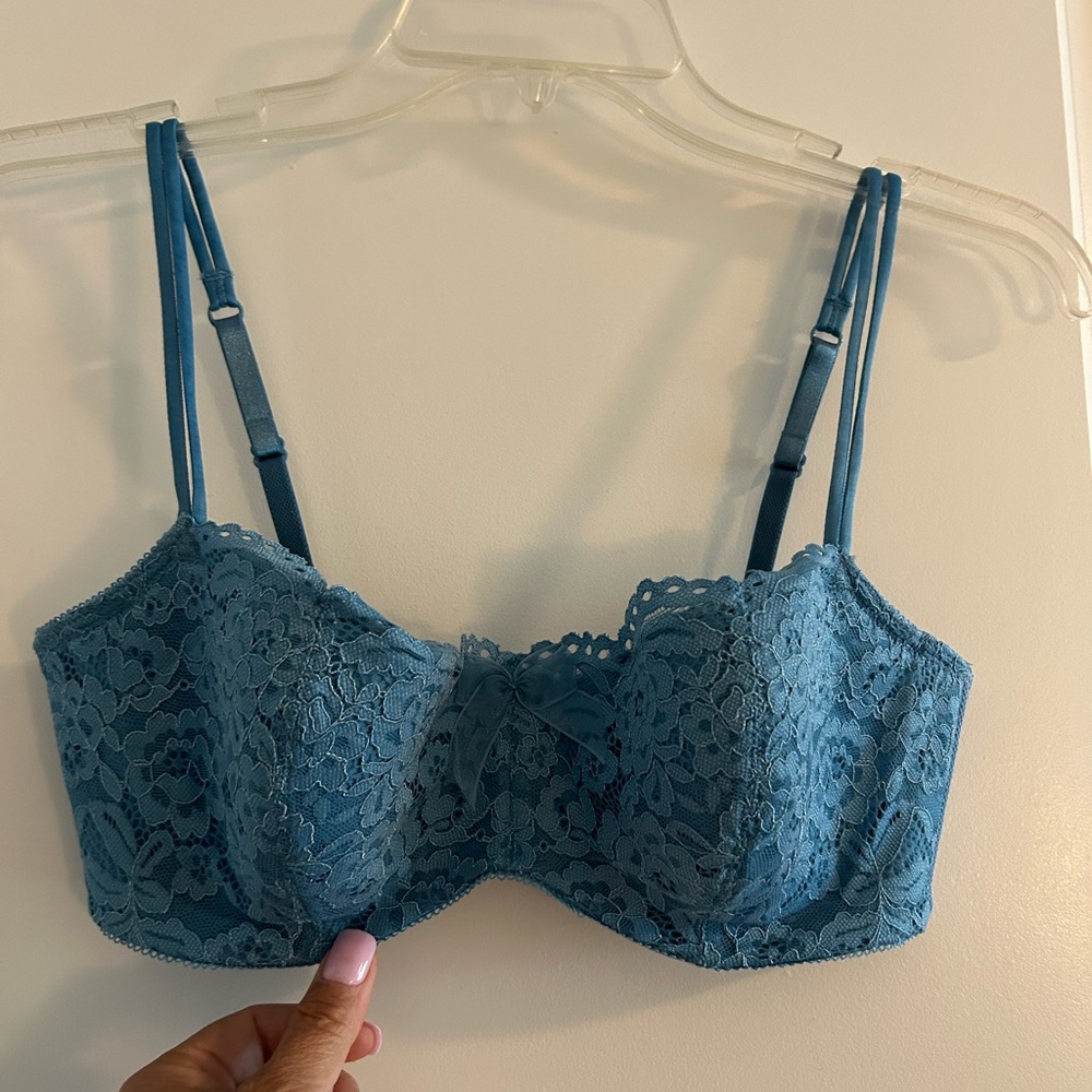 B.TEMPT’D • Teal Blue Laced Bra • 34DD •